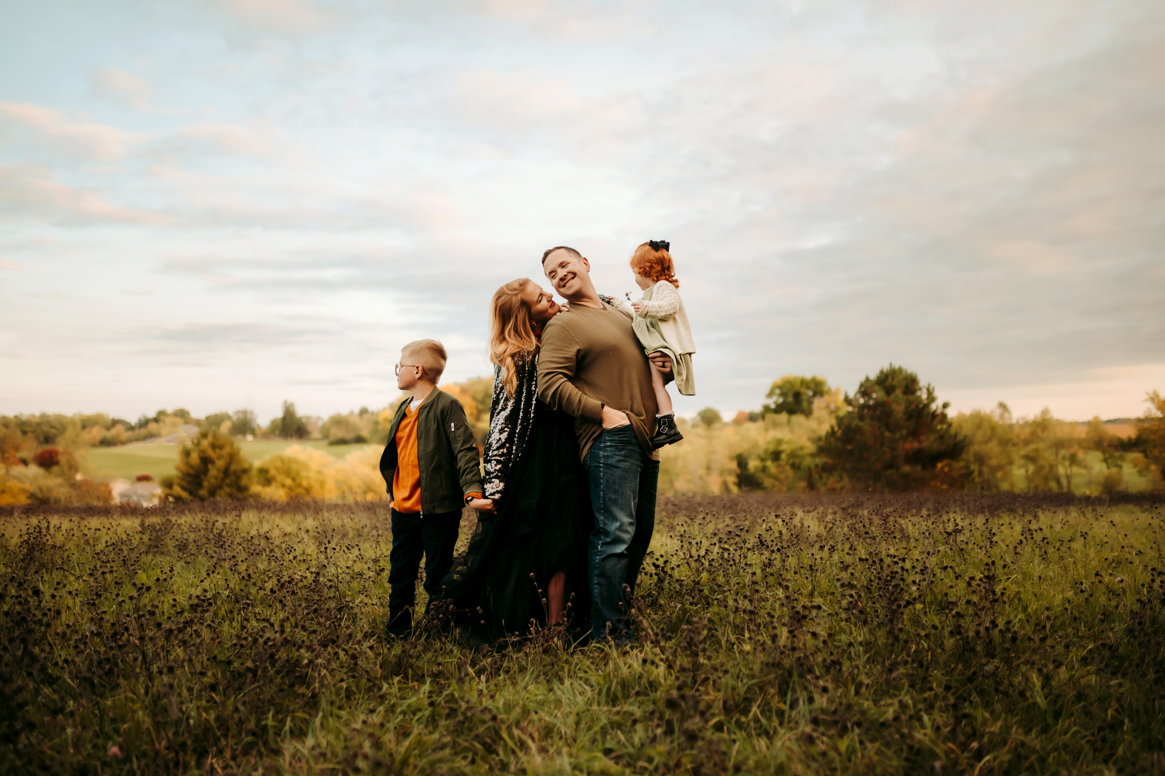 How to Master Golden Hour Lighting in Family Photography